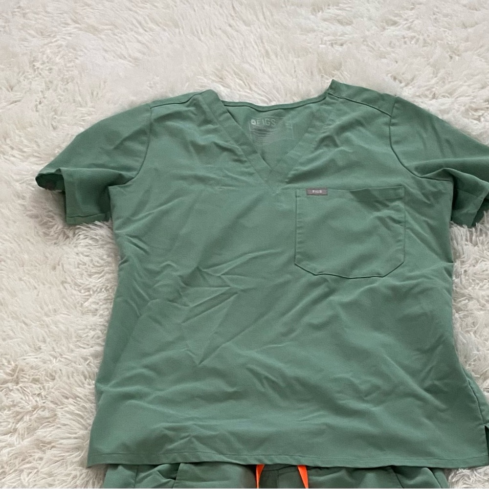 FIGS Green V-Neck Scrub Top